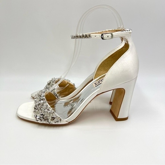 Badgley Mischka Size 6.5 White Satin Floral‎ Jeweled Dress Sandals Heels Shoes - Picture 7 of 14